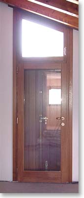 Porta a vetro con sopraluce trapezoidale